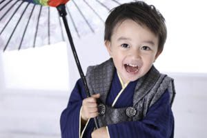3歳・男の子の七五三の衣装は被布が人気!購入とレンタルはどっちがいい?