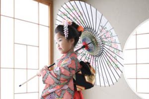 七五三の髪型は新日本髪が人気!必要な長さやセット方法など