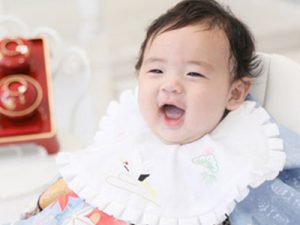 お宮参りの赤ちゃんの服装は？男の子・女の子別に解説