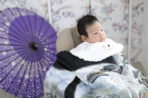 【お宮参り】祖母の着物の選び方・おすすめの色を紹介！髪型についても