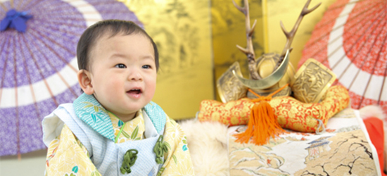 【男の子の初節句】祖父母からのお祝いの相場・贈り方を解説